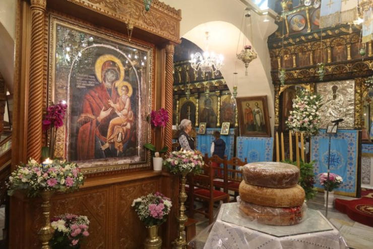 Σύρου Δωρόθεος: Να προσευχόμαστε με πίστη στην Παναγία