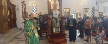 Αρχιερατική Θεία Λειτουργία στο Εμπορειό της Θήρας