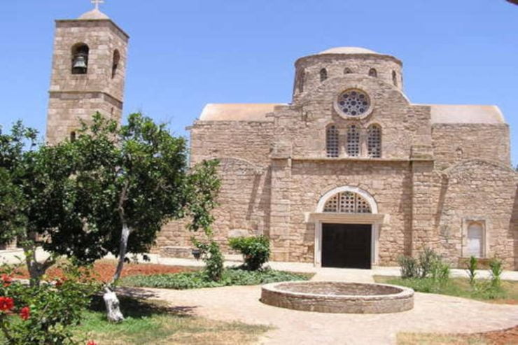 Αρχιερατική Θεία Λειτουργία στην Ιερά Μονή Αποστόλου Βαρνάβα στη Σαλαμίνα Κύπρου