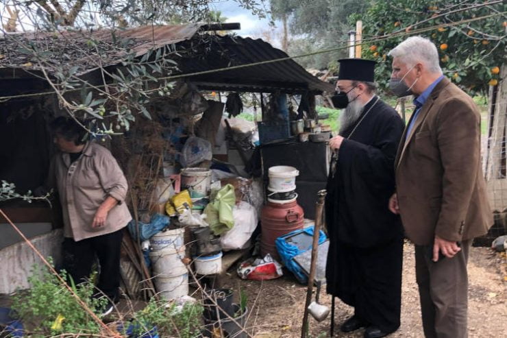 Κοντά στους πλημμυροπαθείς ο Πατρών Χρυσόστομος