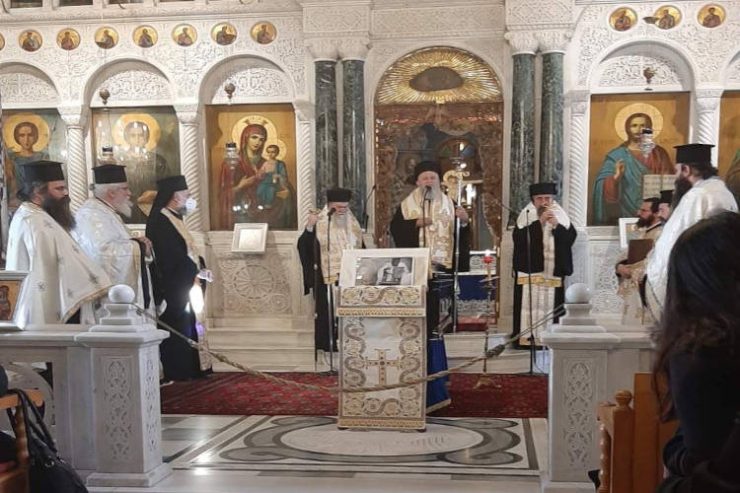 Εξόδιος Ακολουθία του προϊσταμένου του Ιερού Ναού Αγίου Ιωάννη του Ρώσου πρωτοπρεσβυτέρου Νικολάου Βερνέζου