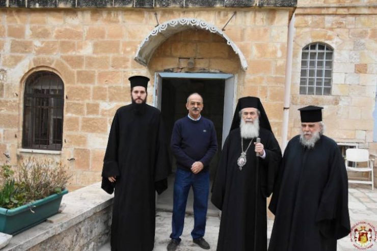 Ο Πατριάρχης Ιεροσολύμων επισκέφτηκε τη βιβλιοθήκη της Ιερά Μονής Τιμίου Σταυρού