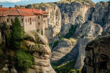 Όποιος είναι κοντά στον Θεό, μπορεί και γελάει