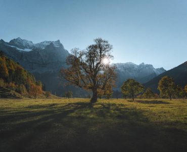 Η ελεημοσύνη να γίνεται με αγάπη