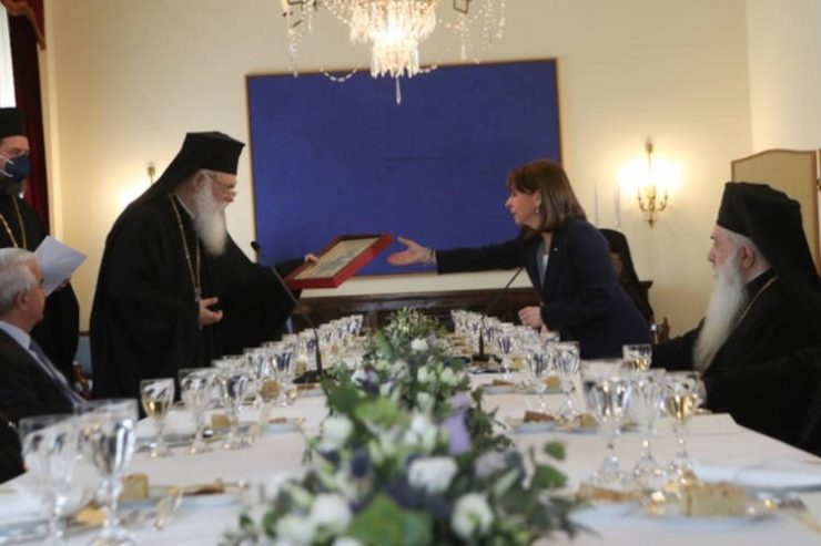 Αρχιεπίσκοπος: Να δείξουμε τον ανθρωπισμό μας με κάθε τρόπο