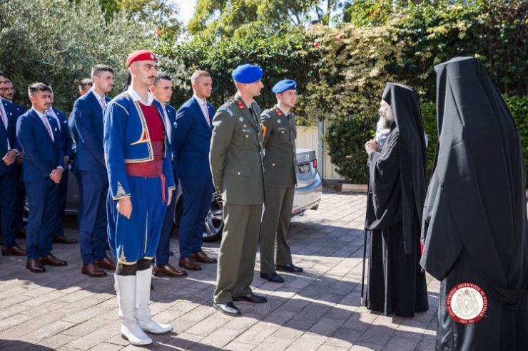 Ο Αρχιεπίσκοπος Αυστραλίας υποδέχθηκε την αποστολή Ευζώνων από την Ελλάδα