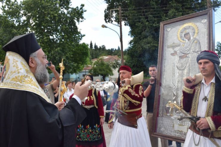 Έγινε η υποδοχή της Ιεράς Εικόνος της Παναγίας Γεροντίσσης στα Τρίκαλα