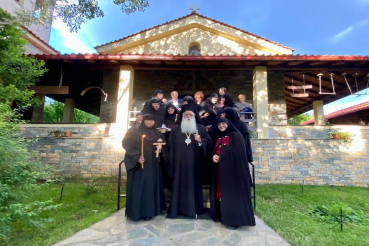 Ρασοφορία Μοναχής κινεζικής καταγωγής στην Ανατολή Αγιάς