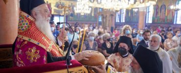 Πλήθος κόσμου στην πανηγυρίζουσα Ιερά Μονή της Αγίας Κυριακής Λουτρού