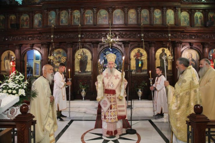 Ναυπάκτου Ιερόθεος: Ο Χριστός δια της Εκκλησίας αγκαλιάζει όλο τον κόσμο