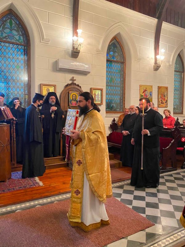Θεία Λειτουργία στον Ιερό Ναό Αγίας Φωτεινής Σμύρνης
