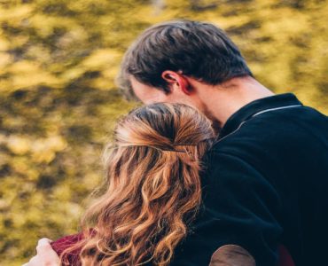 Όποιος αγαπάει τη γυναίκα του, αγαπάει τον εαυτό του