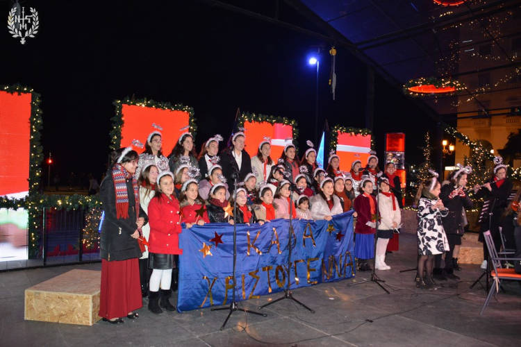 Η Μητρόπολη Νεαπόλεως και Σταυρουπόλεως τραγούδησε στην Πλατεία Αριστοτέλους