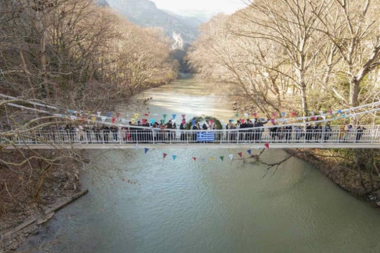 Αγιασμός των υδάτων στα Τέμπη από τον Λαρίσης Ιερώνυμο