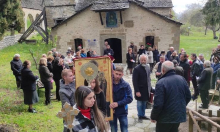 Θεία Λειτουργία και περιφορά των Αγίων Εικόνων στο Σπήλαιο Γρεβενών