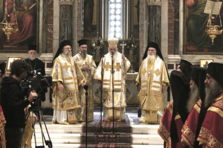 Τρισάγιο για τα θύματα των Τεμπών στη Μητρόπολη Αθηνών