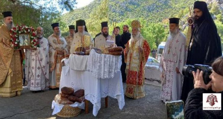 Πλήθος πιστών στην πανήγυρη της Ιεράς Μονής Αγίου Ιωάννου Θεολόγου στον Χάρακα