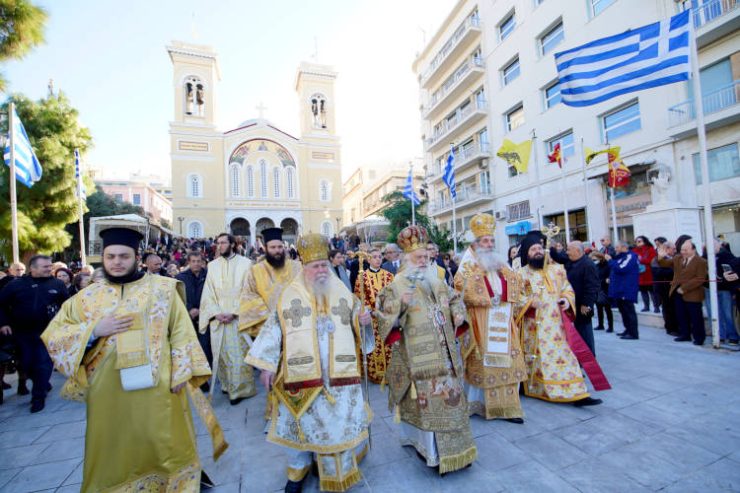 Η πόλη και η Μητρόπολη του Πειραιά τίμησαν τον Πολιούχο τους Άγιο Σπυρίδωνα