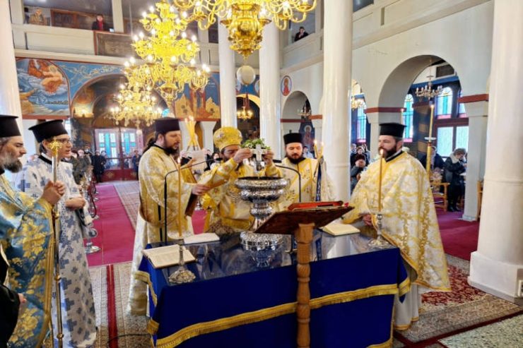 Η Παραμονή των Αγίων Θεοφανείων στη Μητρόπολη Μαρωνείας