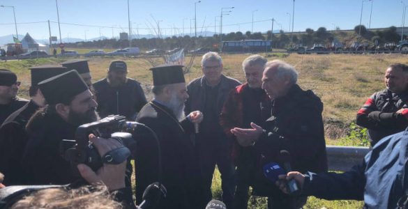 Στο «μπλόκο» των αγροτών ο Θεσσαλιώτιδος Τιμόθεος