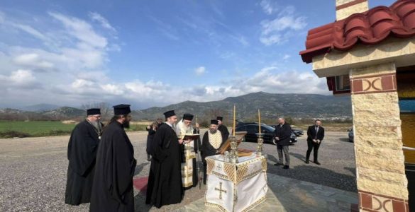 Τρισάγιο στη μνήμη των θυμάτων των Τεμπών από τον Αρχιεπίσκοπο