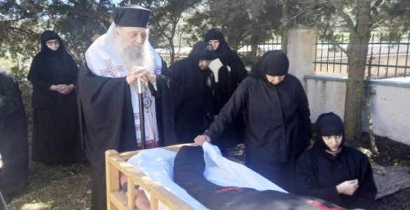 Εκδημία Μοναχής στο Iερό Hσυχαστήριο Θαψανών Πάρου