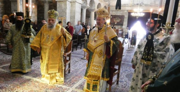Η Κυριακή της Σταυροπροσκυνήσεως στην Εκατονταπυλιανή της Πάρου