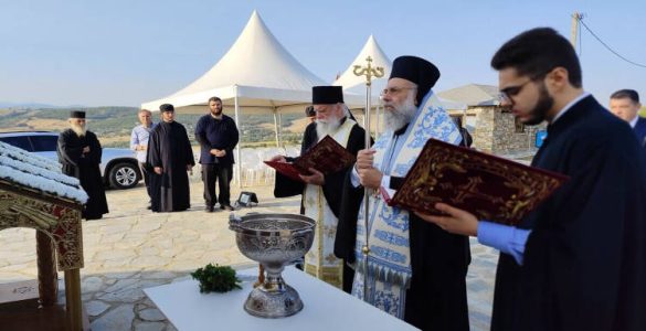 Θυρανοίξια και Θεία Λειτουργία στον οικισμό Αγίου Αντωνίου Φαρσάλων