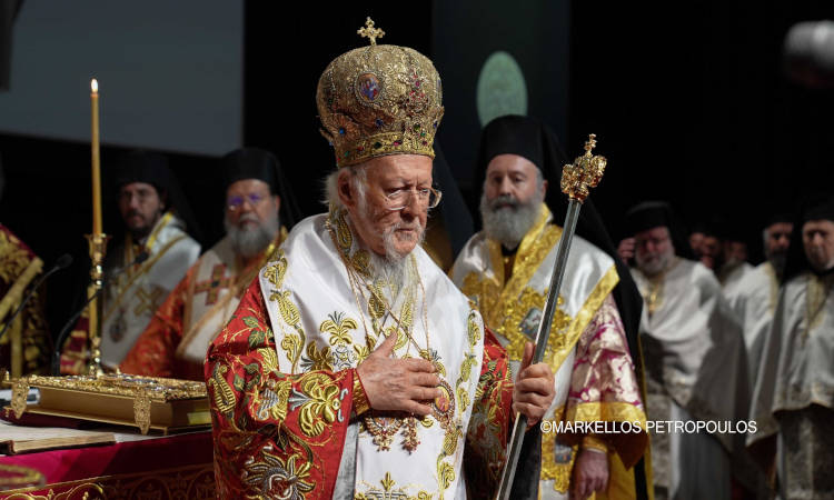 Ο Πατριάρχης Βαρθολομαίος παρέδωσε στον Αρχιεπίσκοπο Μακάριο το νέο Σύνταγμα της Αρχιεπισκοπής Αυστραλίας