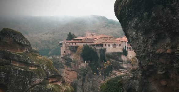 Ευσέβεια δεν είναι το να μιλάτε συχνά για τον Θεό
