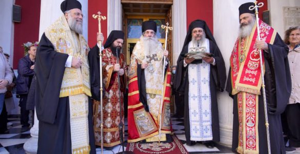 Υποδοχή των Αγίων Ραφαήλ, Νικολάου και Ειρήνης από τη Μυτιλήνη, στον Πειραιά