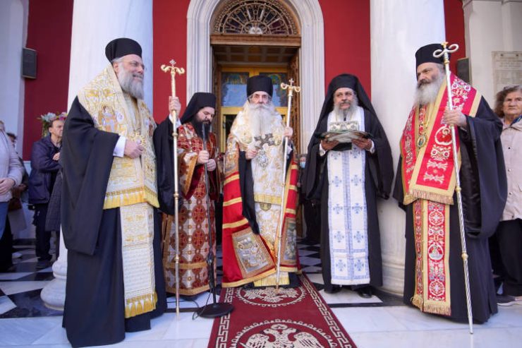 Υποδοχή των Αγίων Ραφαήλ, Νικολάου και Ειρήνης από τη Μυτιλήνη, στον Πειραιά
