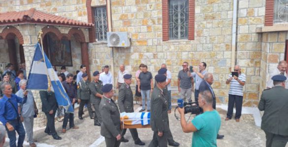 Ενταφιασμός του ΕΛΔΥΚάριου Θεόδωρου Ξένου με τιμές Ήρωα