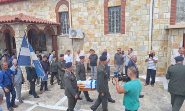 Ενταφιασμός του ΕΛΔΥΚάριου Θεόδωρου Ξένου με τιμές Ήρωα